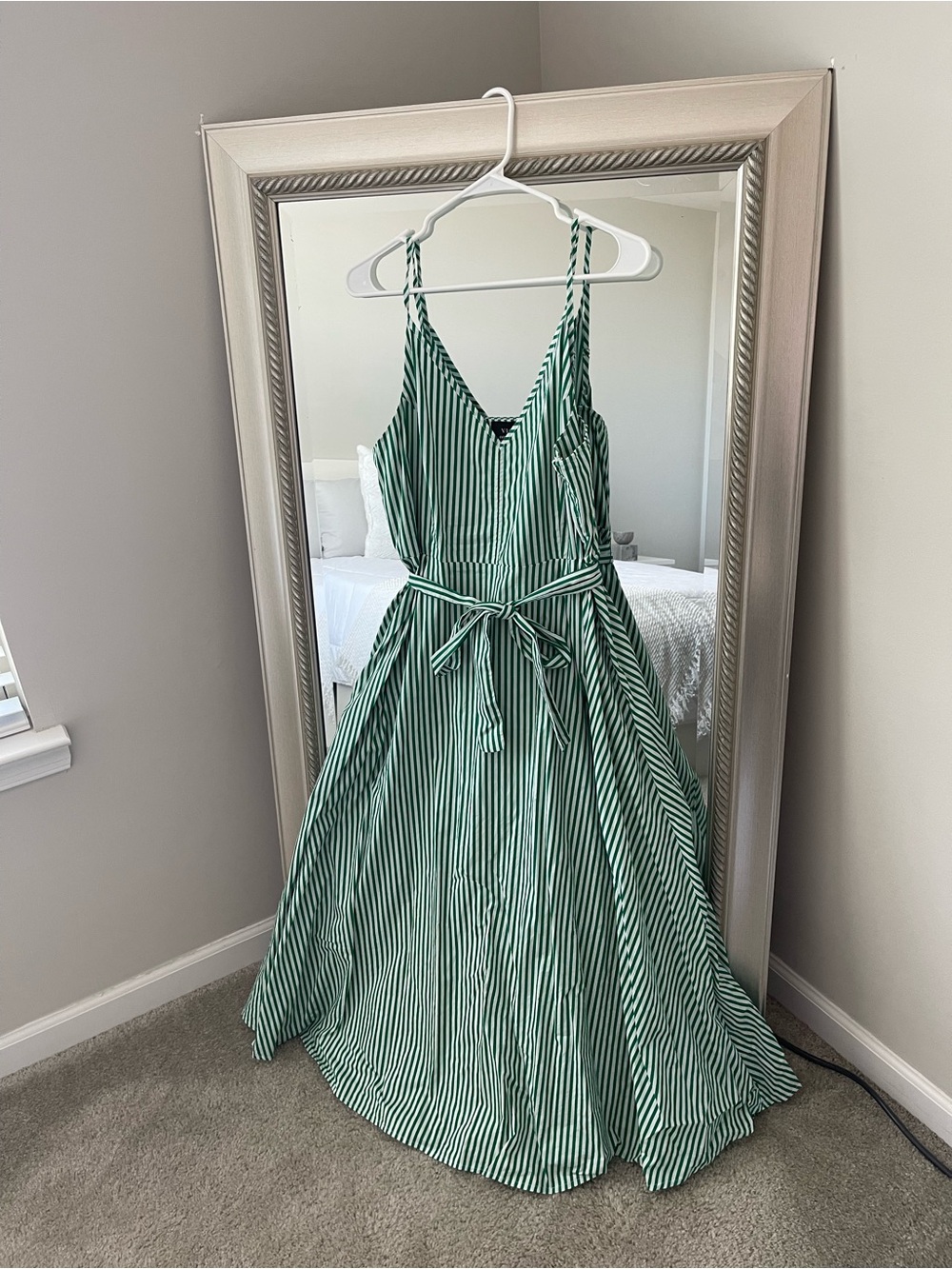 VICI Dress - Picture 1 of 8